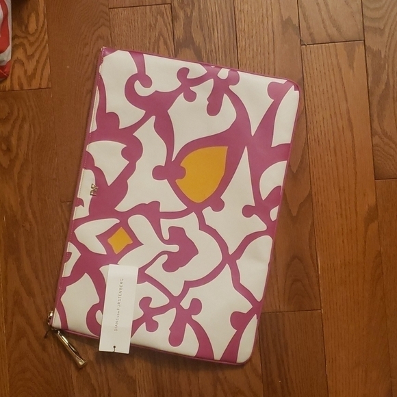 DIANE von furstenburg laptop case / clutch